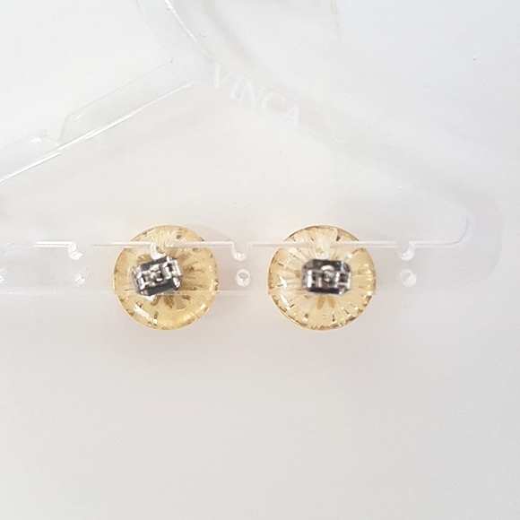 1/2in Daisy Earring Studs - Preserved flowers in resin | EUC - Picture 3 of 5